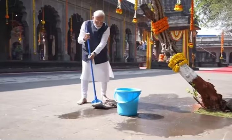 PM Modi Does Cleanliness Drive at Kalaram Temple, Urges Nationwide 'Swachhata Abhiyan'