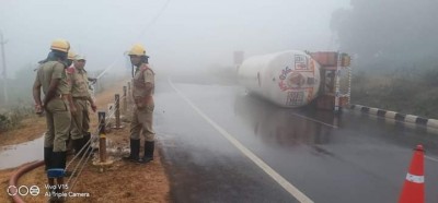 Gas Tanker  turns  turtle On NH-16 In Ganjam, Traffic interrupted