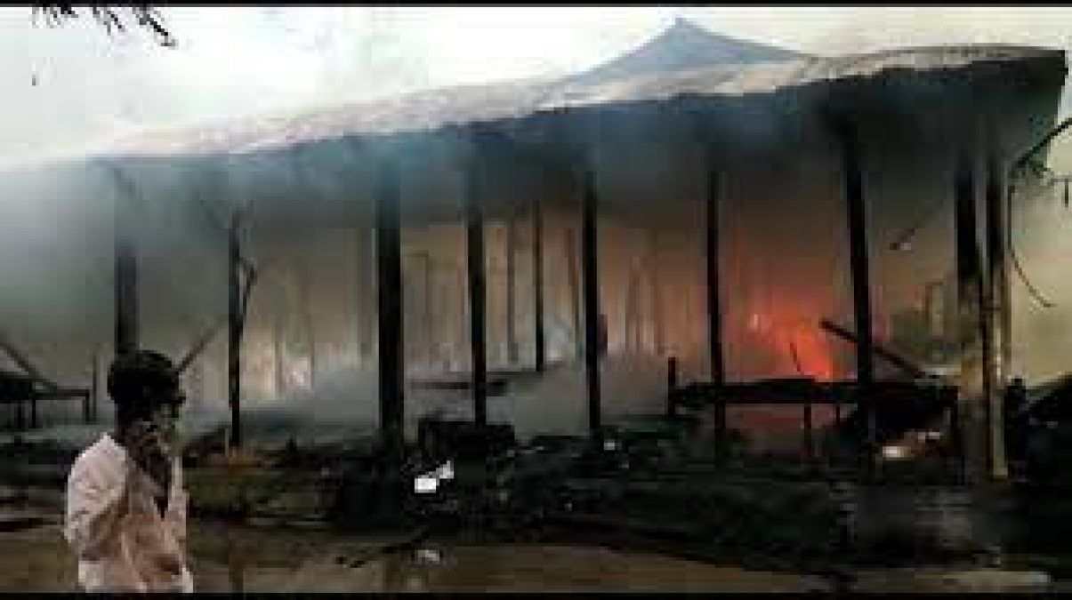 असम: लहरीघाट में लगी आग, 11 दुकानें जलकर राख