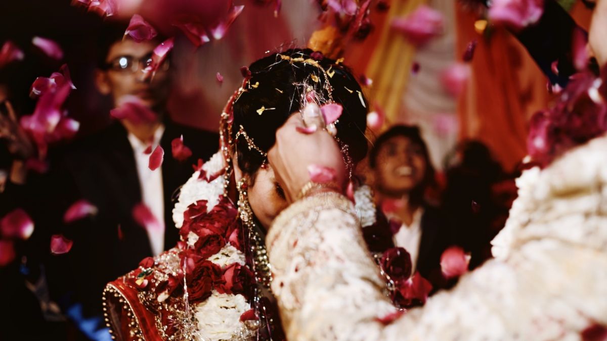 ममता सरकार ने कोविड के मानदंडों में ढील दी, शादियों में 200 मेहमानों को अनुमति