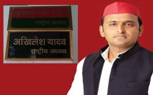 “Son”rise in SP: After 'cycle' & party, Akhilesh seeks Mulayam’s blessing