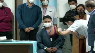 दिल्ली में  स्वच्छता कर्मचारी को दी जाएगी कोविड-19 की पहली खुराक