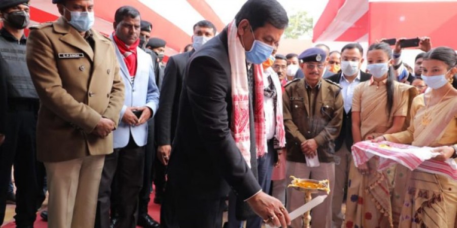 Assam CM Sarbananda Sonowal hands over robots to AMCH