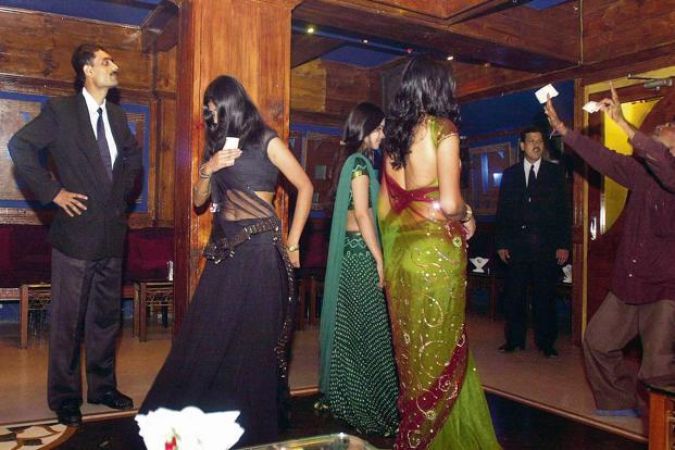 Maharashtra government to come up with new conditions for dance bars