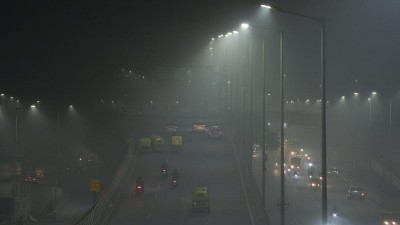 Delhi Fog Causes Flight and Train Delays; Air Quality Sees Improvement