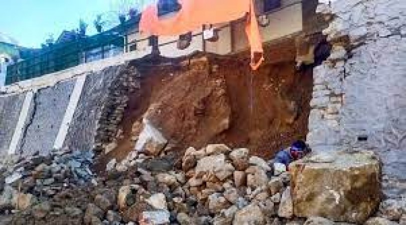 1200 houses in danger due to landslide