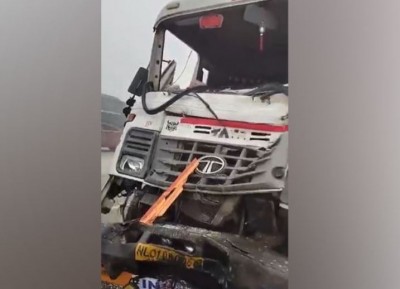 Fatal Collision on Purvanchal Expressway Amid Dense Fog Leaves One Dead, Seven Injured