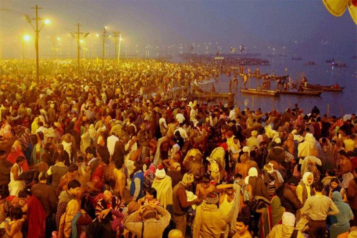 Allahabad: Holy bath on Mauni Amawasya begin at Sangam