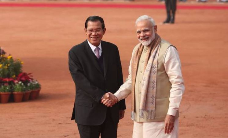 Delhi: Cambodia PM Hun Sen meets PM Narendra Modi at Hyderabad House
