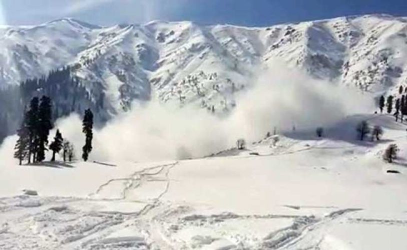 4 Dead bodies of soldiers found in Kashmir's avalanche