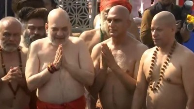 WATCH! Union Minister Amit Shah Takes Holy Dip at Sangam During Mahakumbh