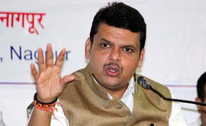 Devendra Fadnavis pays tributes to soldiers who died in Kashmir's avalanches
