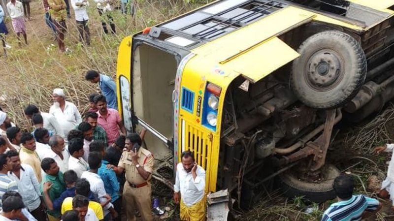 A school bus overturned in Guntur, 17 students were injured