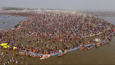 Amidst stampede at Mahakumbh, Mauni Amavasya Snan still continues with 15 crore people, Akharas begin their Amrit Snan