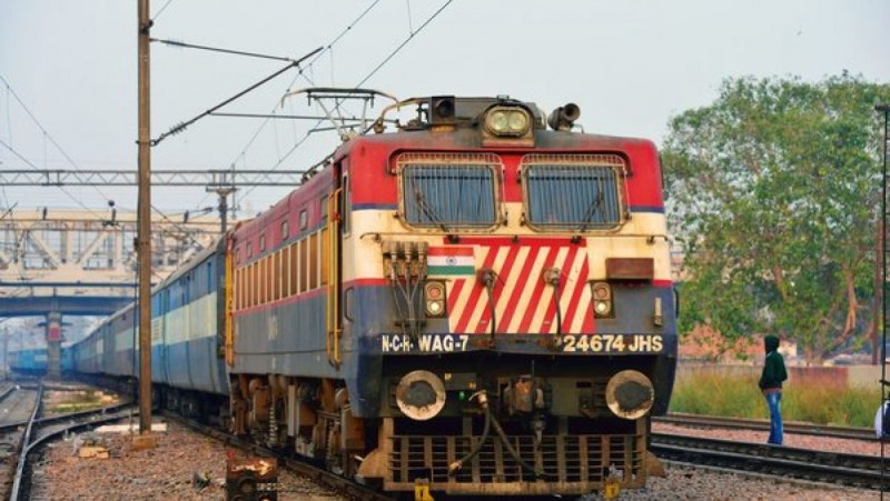 सुप्रीम कोर्ट ने मथुरा, झाँसी के बीच रेलवे लाइन के लिए 4,000 से अधिक पेड़ों की कटाई की दी अनुमति