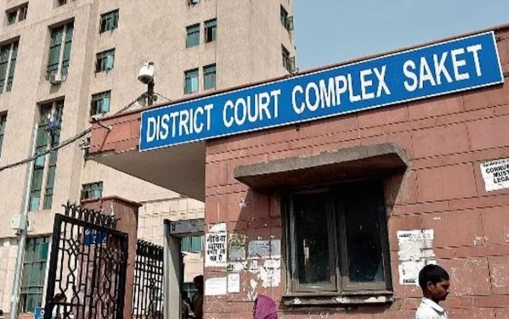 Tragedy at Saket Court: Lawyer Takes His Own Life by Jumping from Building