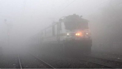Heavy Fog Disrupts Travel in Delhi:  Several Trains, Flights Delayed