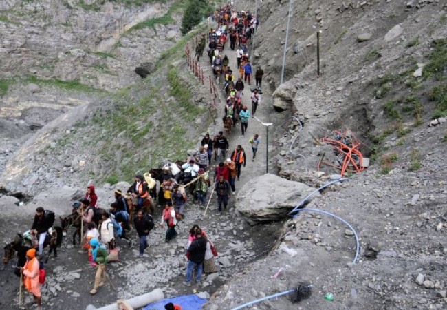 जम्मू-श्रीनगर हाईवे पर हादसा, 4 अमरनाथ यात्री घायल