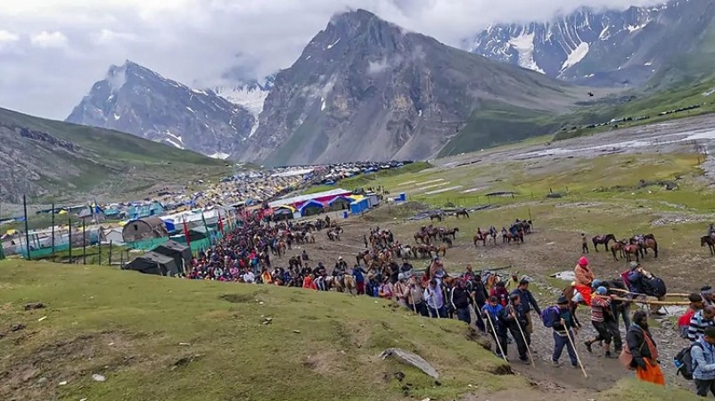 Amarnath Yatra  First Batch of Pilgrims Leave For Cave Shrine