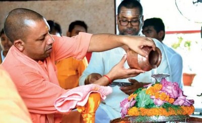 Shrawan: CM Yogi Adityanath performs Rudrabhishek at Gorakhnath temple