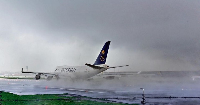 Rain Halts Mumbai Airport: 50 Flights Cancelled, 27 Diverted