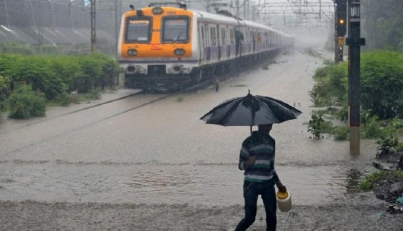 Heavy Rains in Mumbai,  These Train Cancelled, School Closed