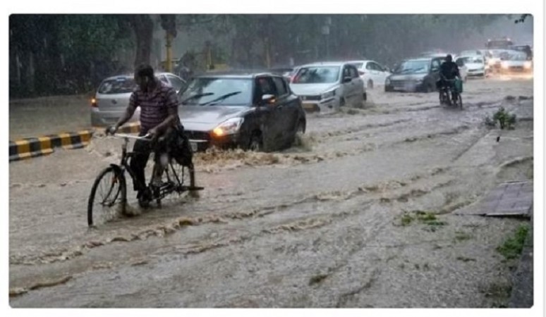 Rain continues to batter Himachal; CM issues helpline numbers