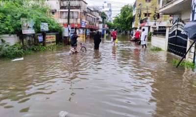 कर्नाटक में बारिश का कहर, दीवार गिरने से महिला और बेटी की मौत