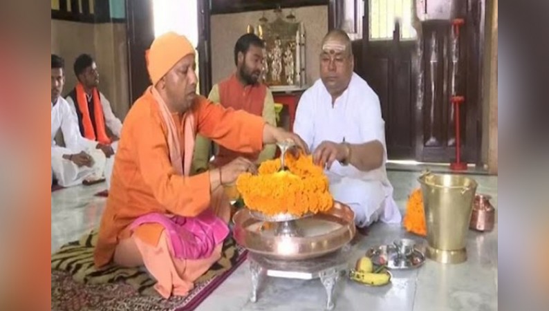 Sawan Second Monday; Yogi Adityanath offers prayers at Gorakhnath temple
