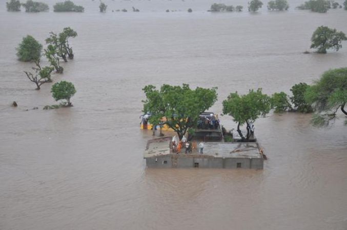 Menacing floods in Gujarat, 29 deaths so far, heavy rain warnings
