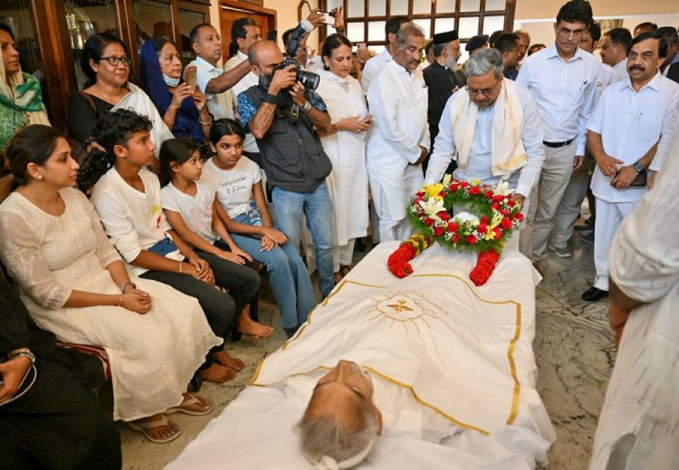 Farewell to Eternal Abode: Kerala Ex-CM Oommen Chandy's Funeral Today