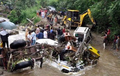 हिमाचल प्रदेश में बाढ़ का कहर, 40 लोगों की मौत, 329 करोड़ रुपये का नुकसान