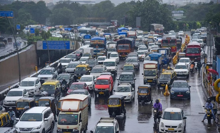 Traffic Halt in Goregaon: Mumbai Rains Cause Road Subsidence