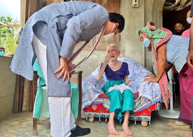 Tripura: An oldest tribal women of 105-year-old get vaccinated, CM greets