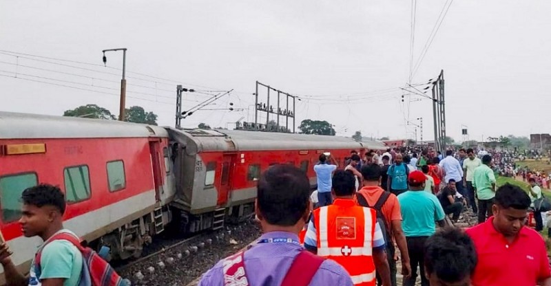 Mumbai-Howrah Mail Derailment in Jharkhand: Two Dead, 20 Injured