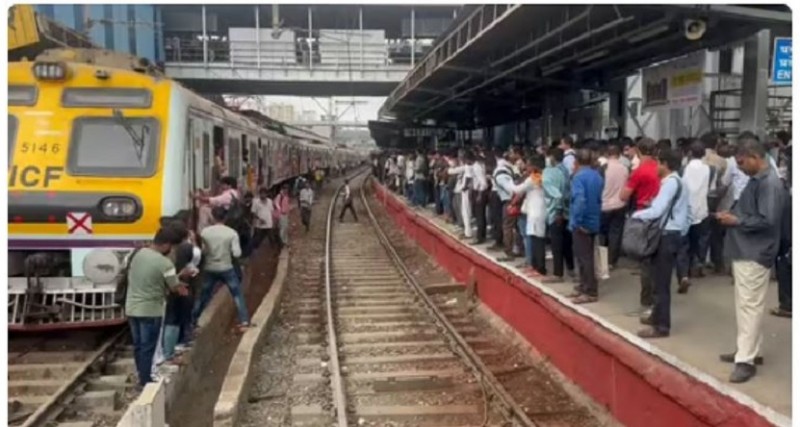 Local Train Services Disrupted on Mumbai’s Western Railway Due to Track Faults