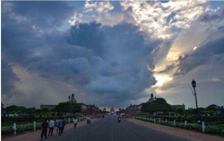 Delhi Weather: Slight rise in mercury; moderate rains expected