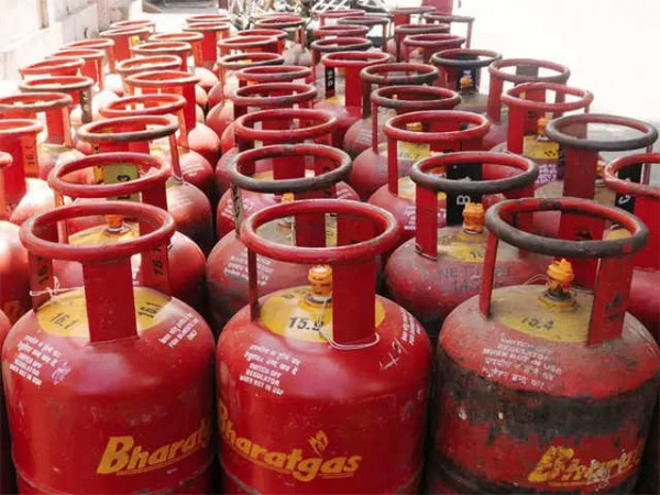 LPG Cylinder Price falls sharply, Check out LPG rates across Metro cities