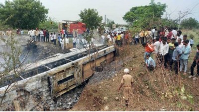 कर्नाटक में भीषण हादसा!!! बस में लगी आग, 7 लोगो की मौत