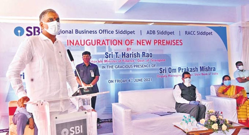 राज्य के वित्त मंत्री टी हरीश राव ने सिद्दीपेट में एसबीआई के नए आरबीओ का किया उद्घाटन