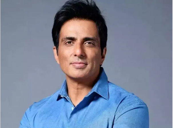 Sonu Sood justified spitting in people's food, said- this is humanity...