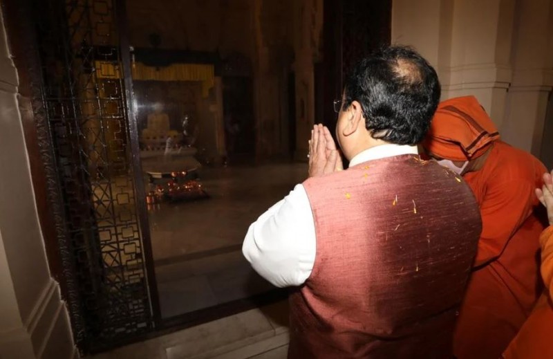 JP Nadda offers prayers at Belur Math in Howrah