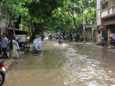 मुंबई में मानसून ने दी दस्तक, लगातार हो रही भारी वर्षा