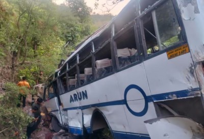 Tragic Terror Attack in Jammu and Kashmir: Bus of Pilgrims Plunges into Gorge, 10 Dead and 30 Injured