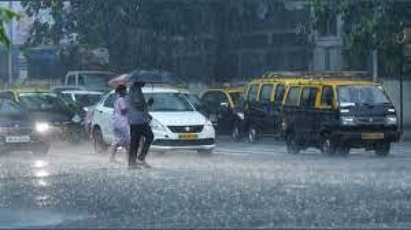 Light to moderate rain lashes different parts of Mumbai, Thane