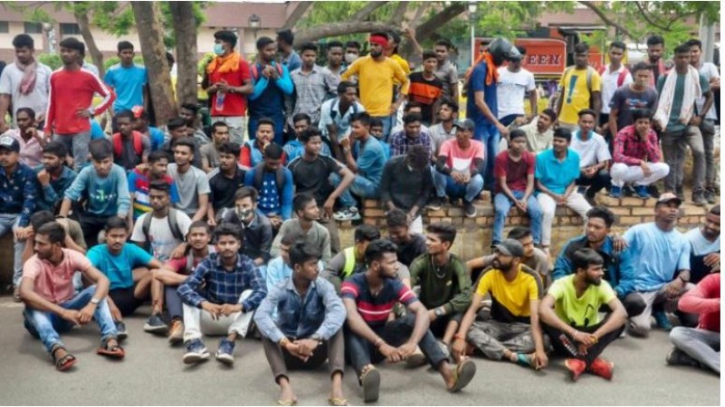 Protesters against Agnipath push-ups on railway tracks in Bengal