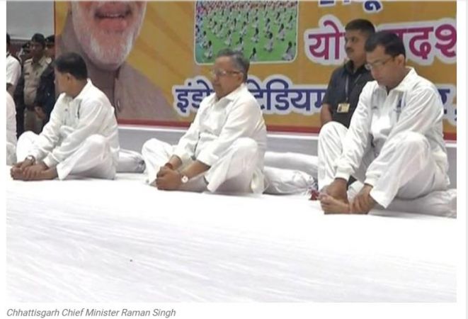 International Yoga Day :CM Raman Singh hails PM Modi for promoting yoga