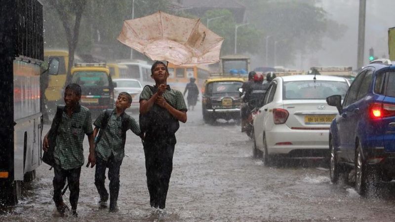 Mumbai faces heavy rainfall, five people dead