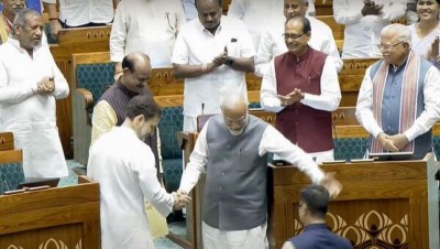 Rahul Gandhi and PM Modi Shake Hands in Parliament, Escort Om Birla to Speaker's Chair