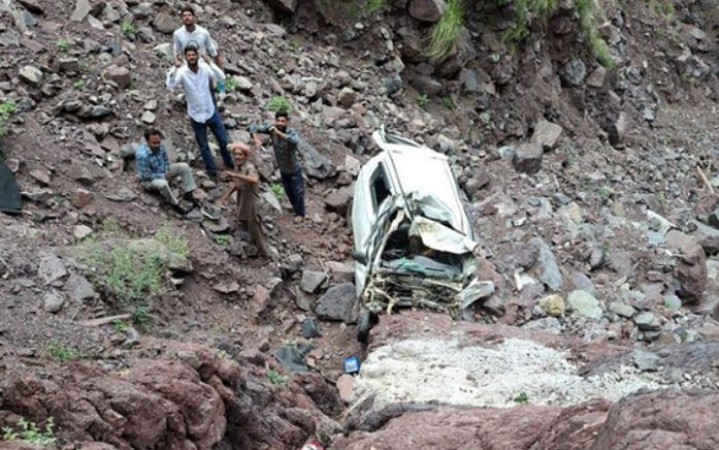 जम्मू-कश्मीर के रियासी जिले में भीषण सड़क हादसा, एक की मौत, तीन घायल